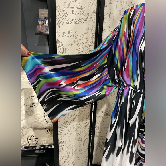 Natori Multicolor Abstract kimono - Picture 8 of 9